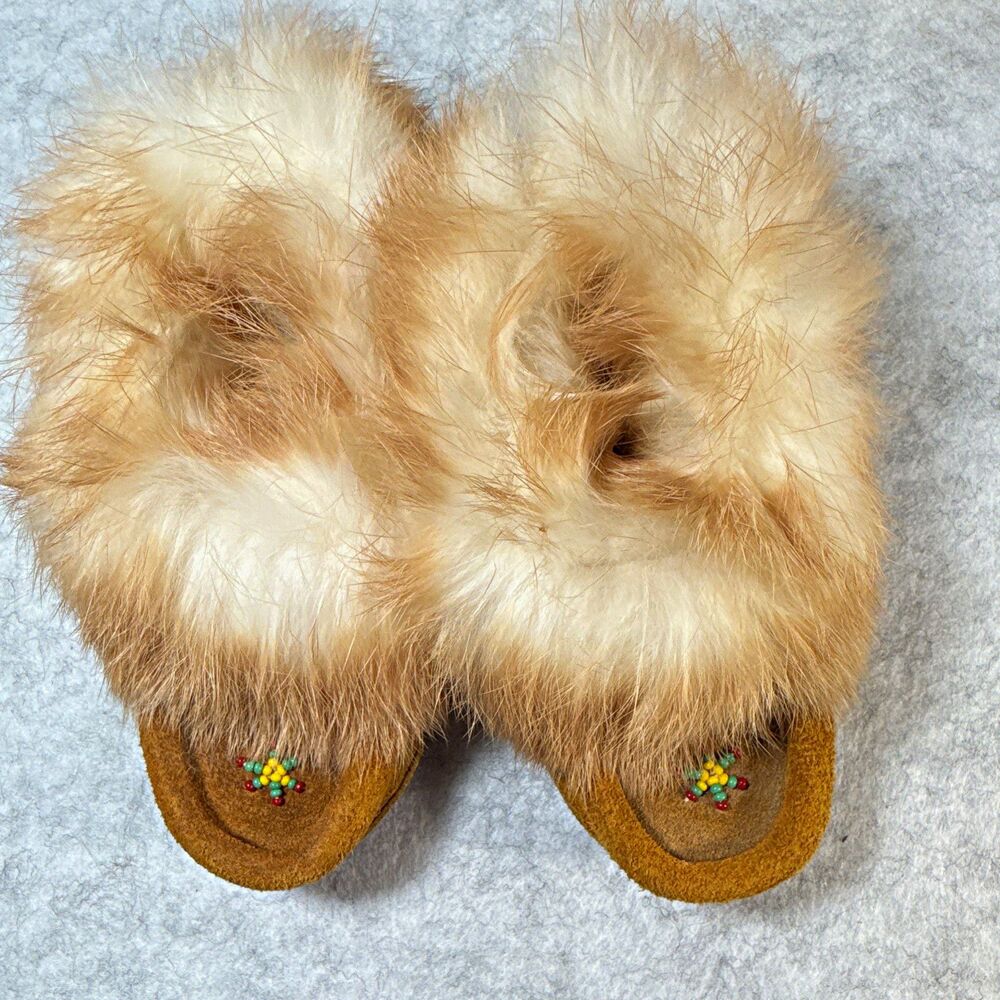 Native America Child Leather Fur Lined Beaded moccasins Made in Canada Size 7